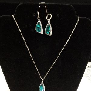 Beautiful Aqua Necklace and Earring Set